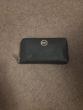 Michael Kors Black Saffiano Zip Wallet